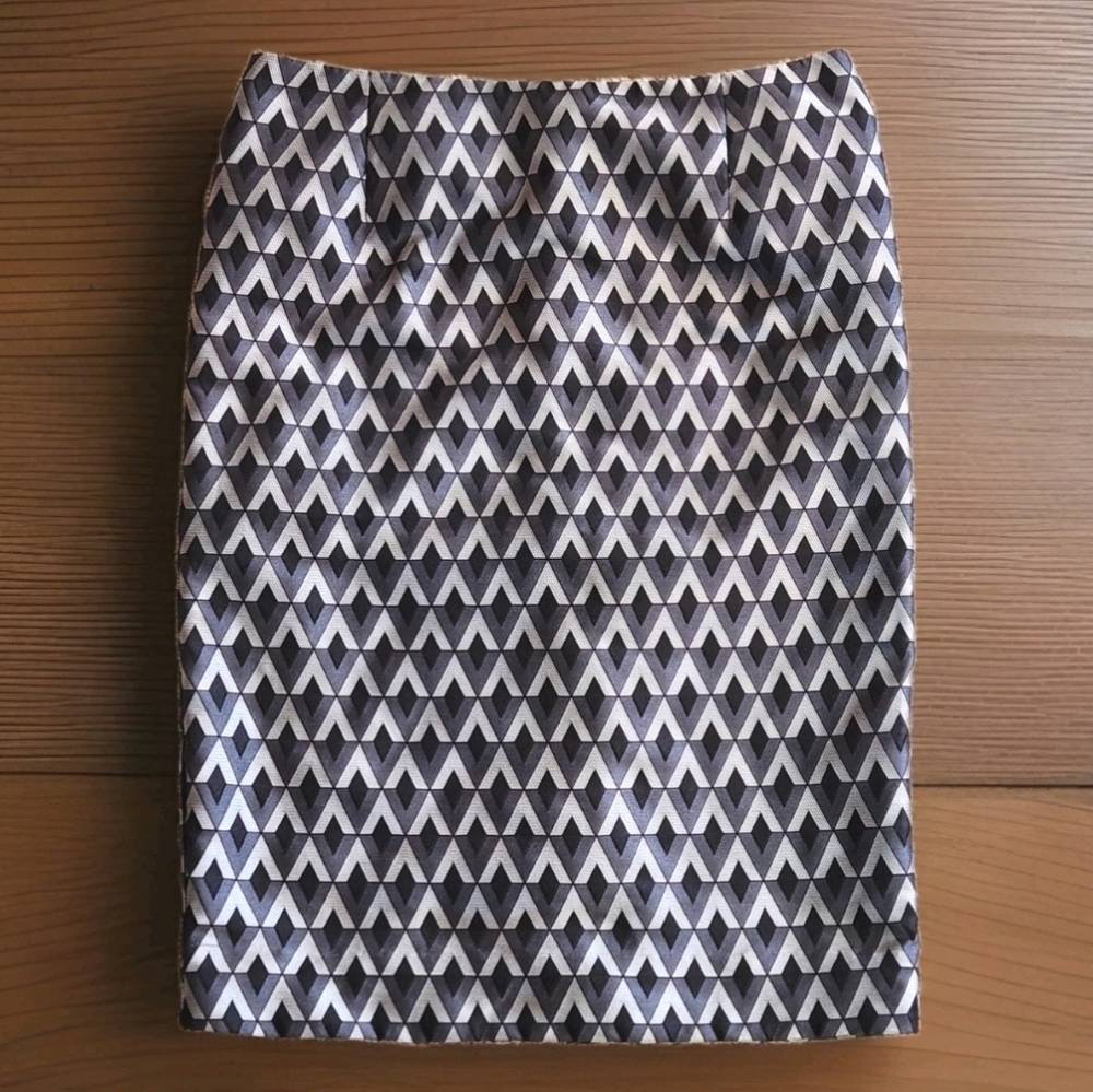 Carlisle Geometric Jacquard Skirt Suit Set Jacket & Pencil Skirt Black Silver 8 - Picture 11 of 16